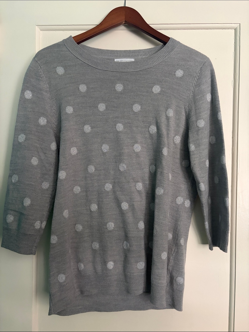 New York & Company Light Gray Polka Dot Crewneck Sweater